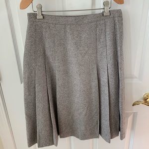 Women’s dress skirt. In very good condition.